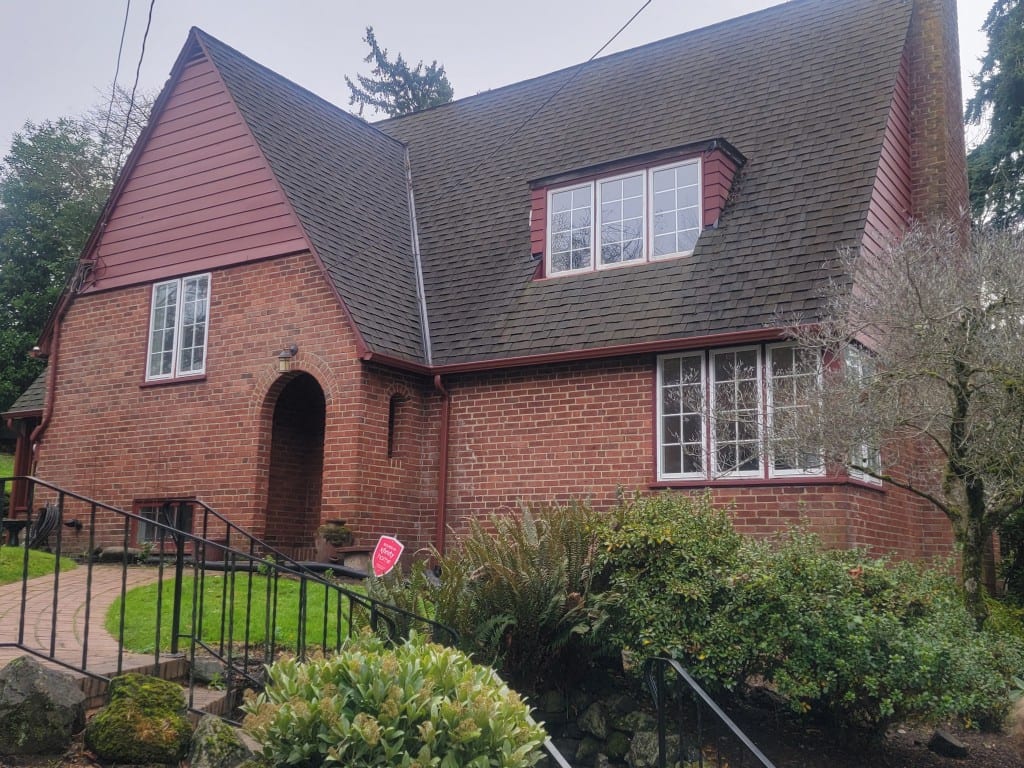Seamless gutter project by Seamless Gutters 4 Less.