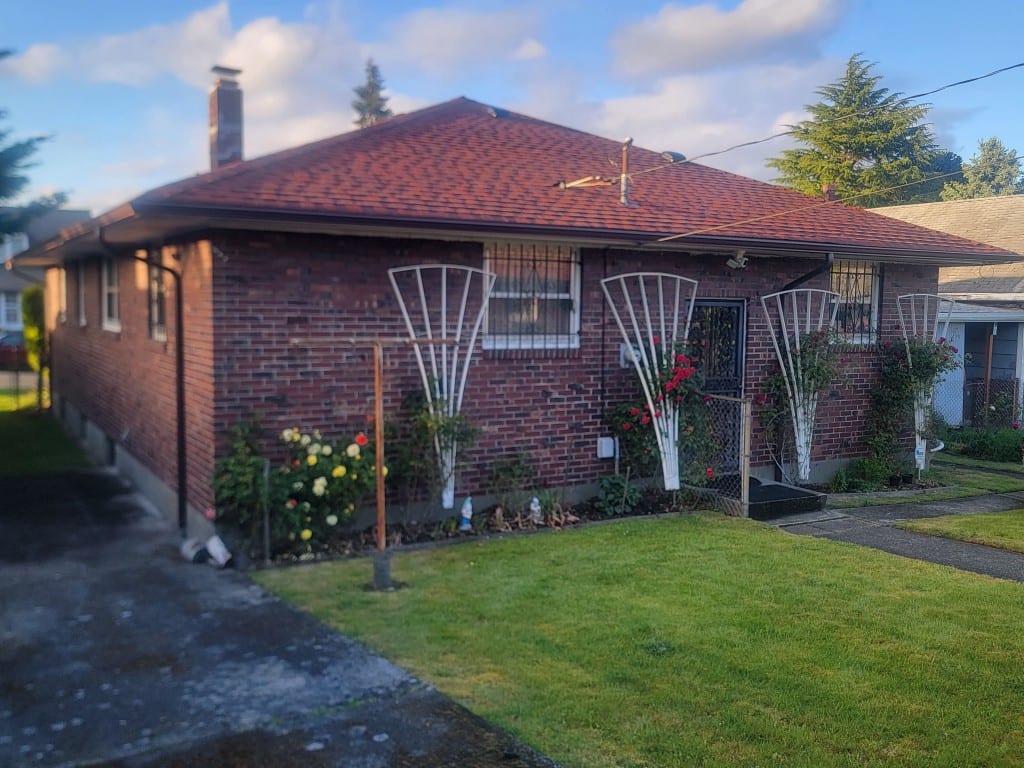 Seamless gutter project by Seamless Gutters 4 Less.